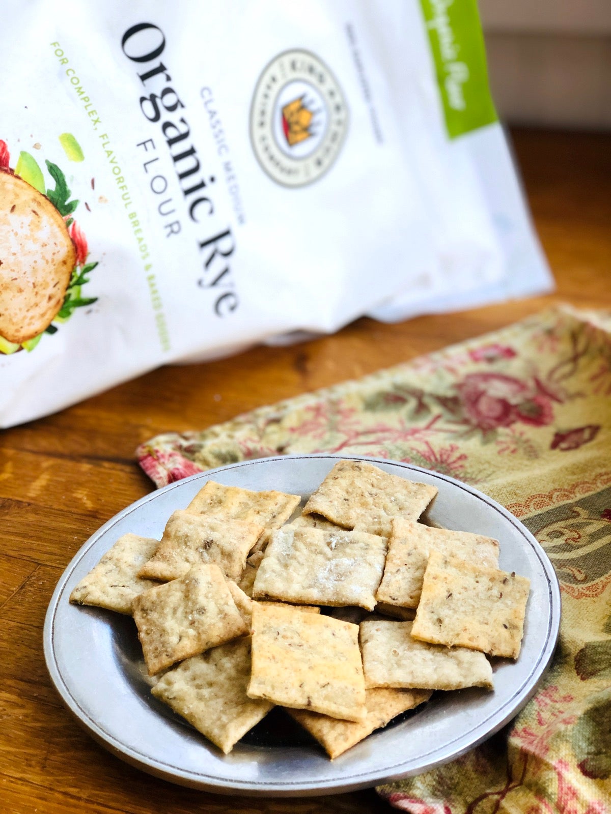 Rye sourdough crackers on a plate.